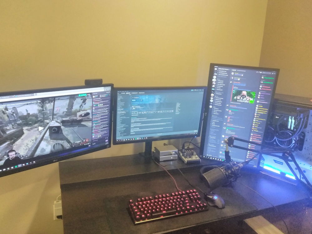 A picture of my full battle station.