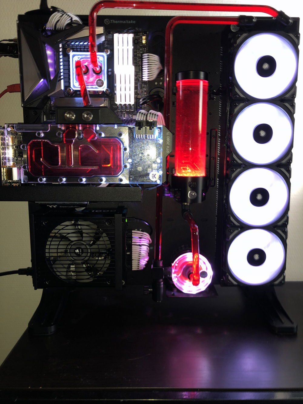 Same picture as the previous one but in a more light condition. As you can see, the radiator now has a long tube connected to it and ends up at the bottom of the resevoir. This has been leak free for over a month now :)...