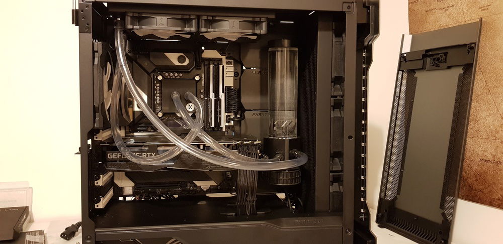 Took ages to decide on smaller rad for the top so to fit taller reservoir which will be making use of the fill port once piped in petg