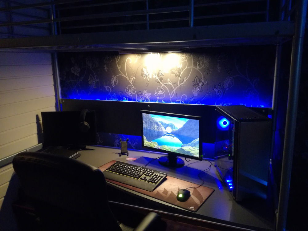 New desk on the way :p