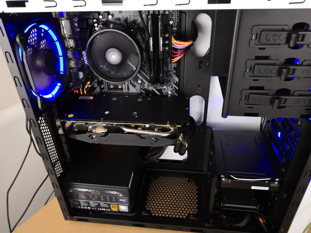 Glorious Mustard Cables on show in open case.