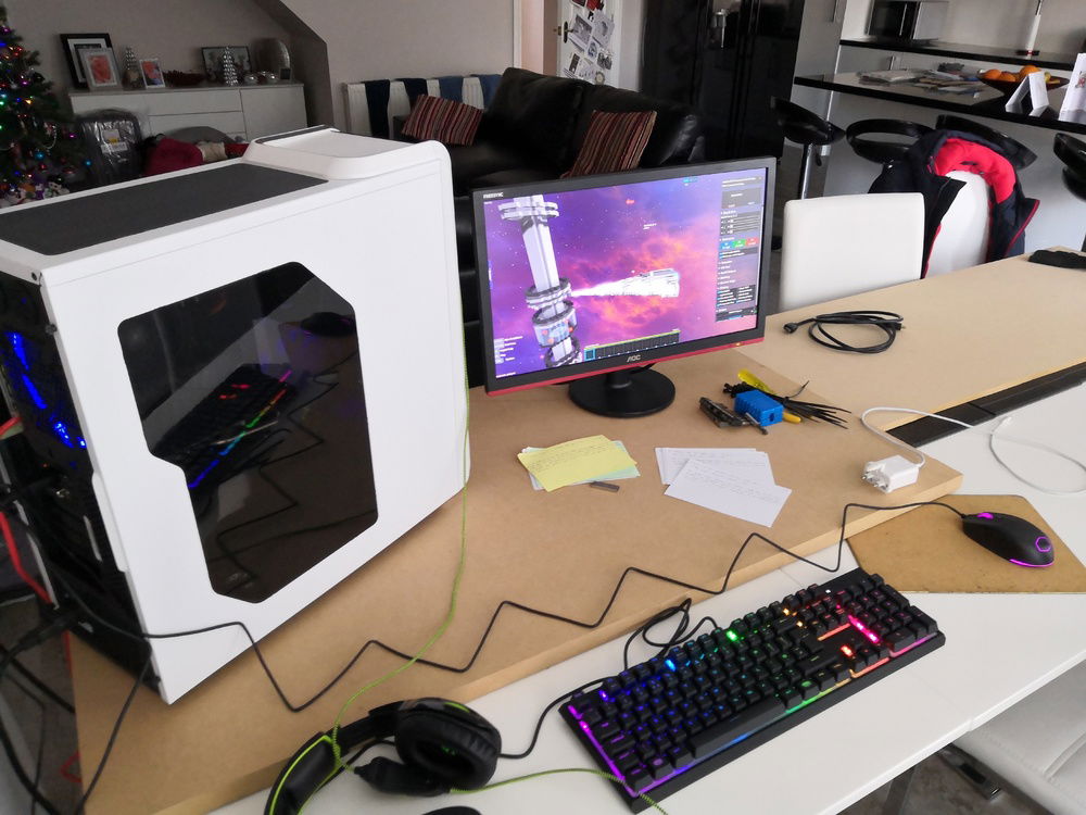 Sweet case with monitor on kitchen table