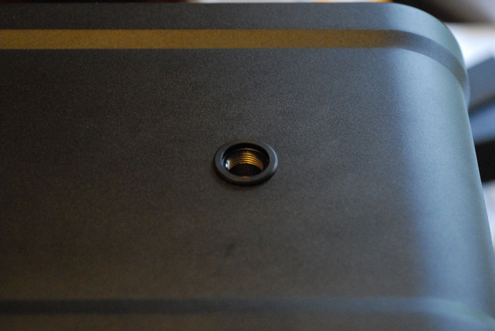 Fill port inset in the roof