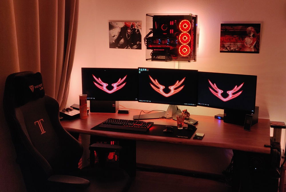 Headset: Sennheiser Arctis Pro wireless; Sound: Dali Zensor 3 Speaker + SMSL Q5 Pro (connected via optical); Lots and lots of LED Strips...