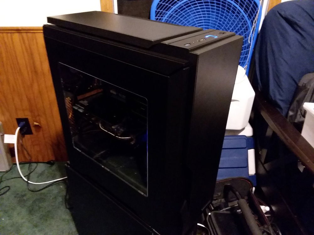 This is the case out off the desk. Desk kinda blocks the case view