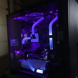 Took a quick pic with glass on, loved the derbauer logo in case