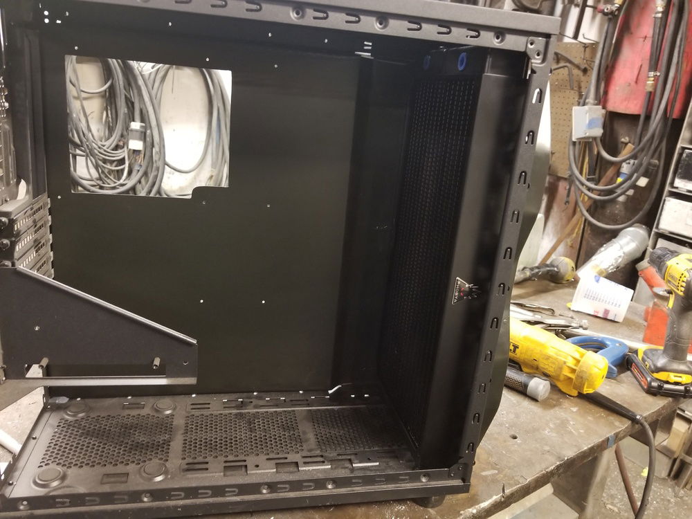 mobo tray and phobya 400 installed