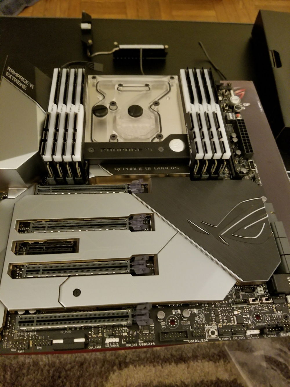 Loving that monoblock. It was a super tight squeeze routing the RGB cable next to the ram