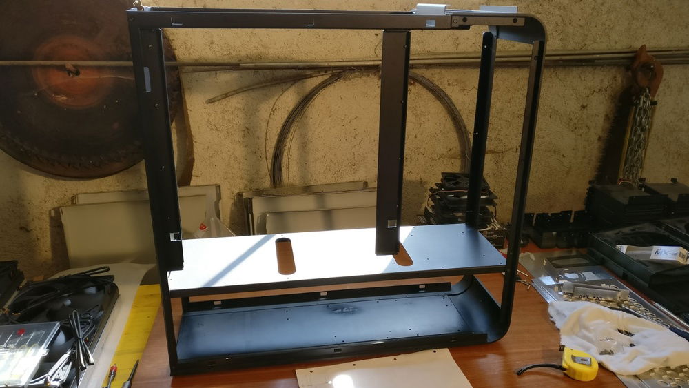 Let's get started. Here's how the case looks in it's original form. :)