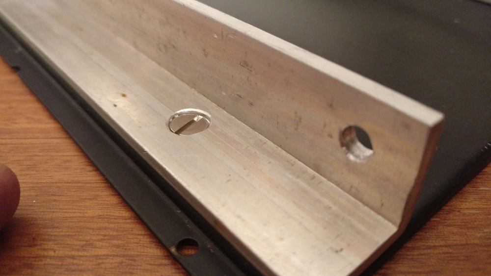 The sweet thing about this was, that the radiators still fit in the case when I put the profiles on the edge. As if the case was made for 180mm rads. :)