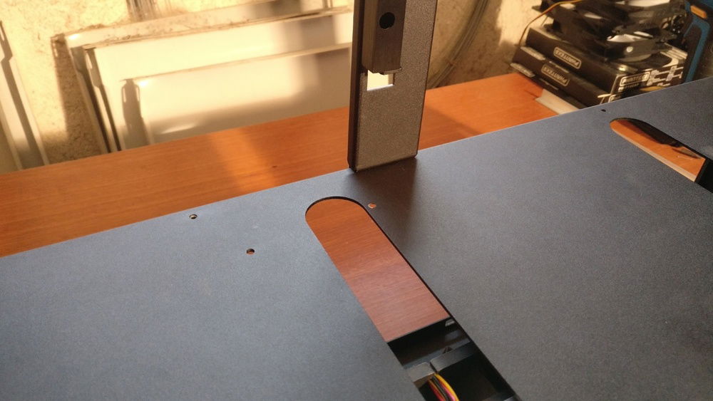 The neat thing about that connection is, that you can't see it from this side.