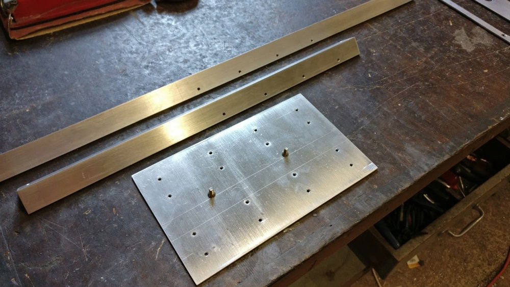 This plate is for connecting both radiators on the top.