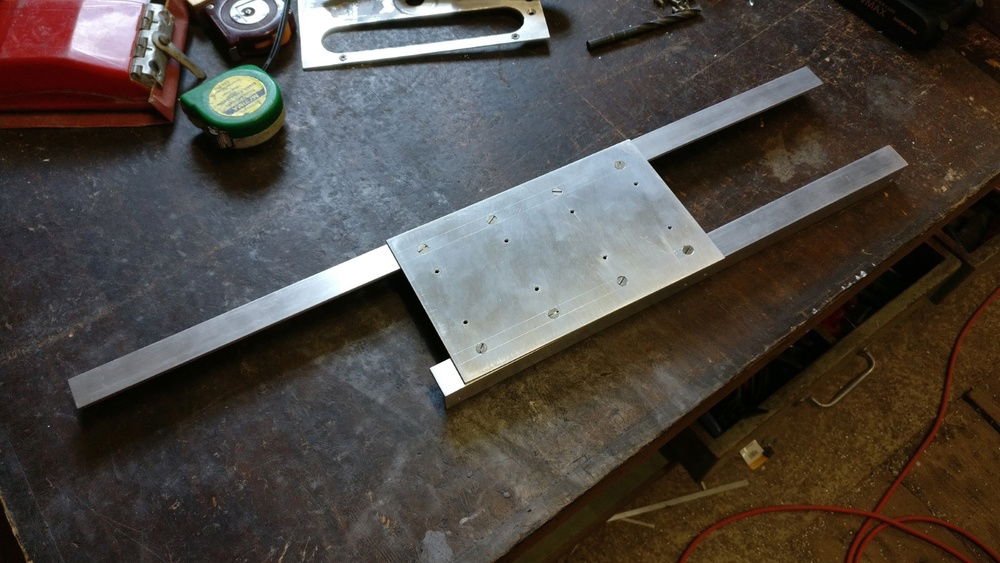 Also the adapter-plate will be screwed on this thing.