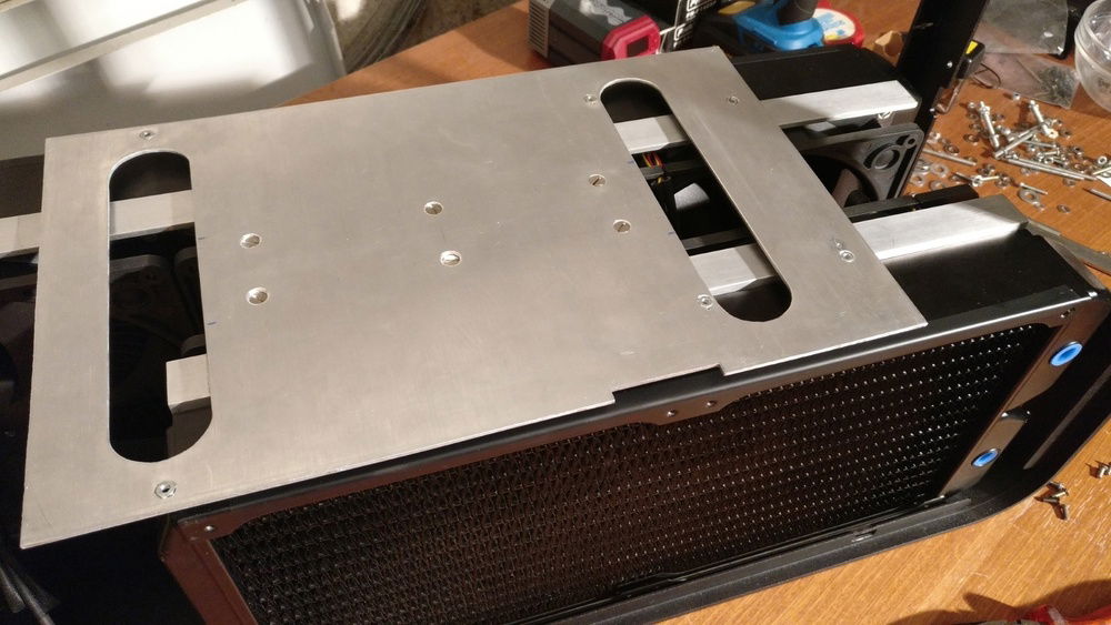 Forgot this cutout where the nuts for the little L-Profile of the MB-guide are. Otherwise they would collide with the adapter.