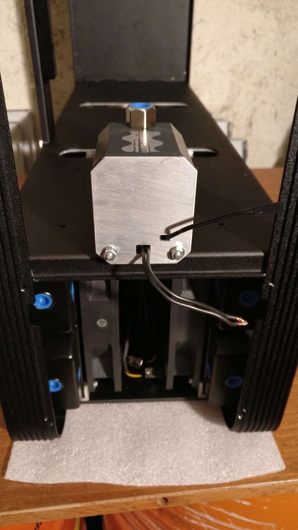 Here's the spot for the pump. Took me a while to find it. But it fits pretty thightly between the rads.