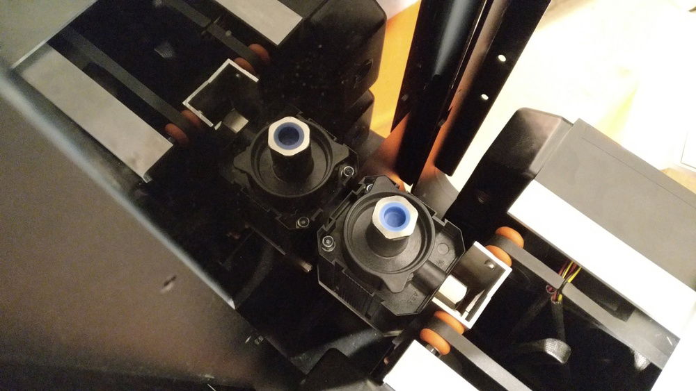 But it's a thight fit. There are only 2mm left between the pump and the front of the case.