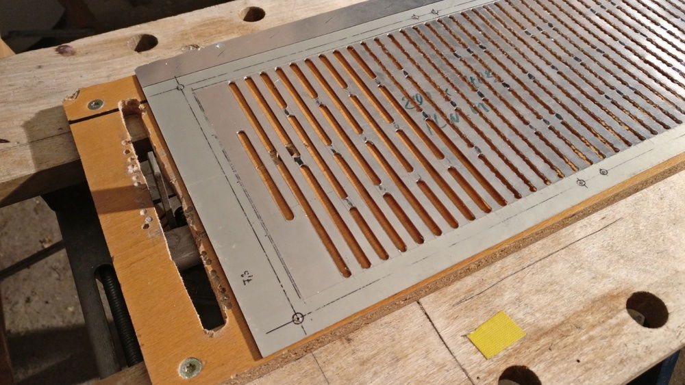 ...and eventually switched to a jigsaw which i mounted upside down. I put a short bit of a file in and went on with quadruple speed. Don't try that at home kids. ;)