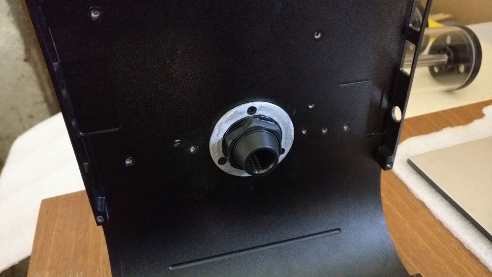 I made this ring which holds the nut of the fillport so I can take it out again. Otherwise the front of the case can't be put onto the case anymore.