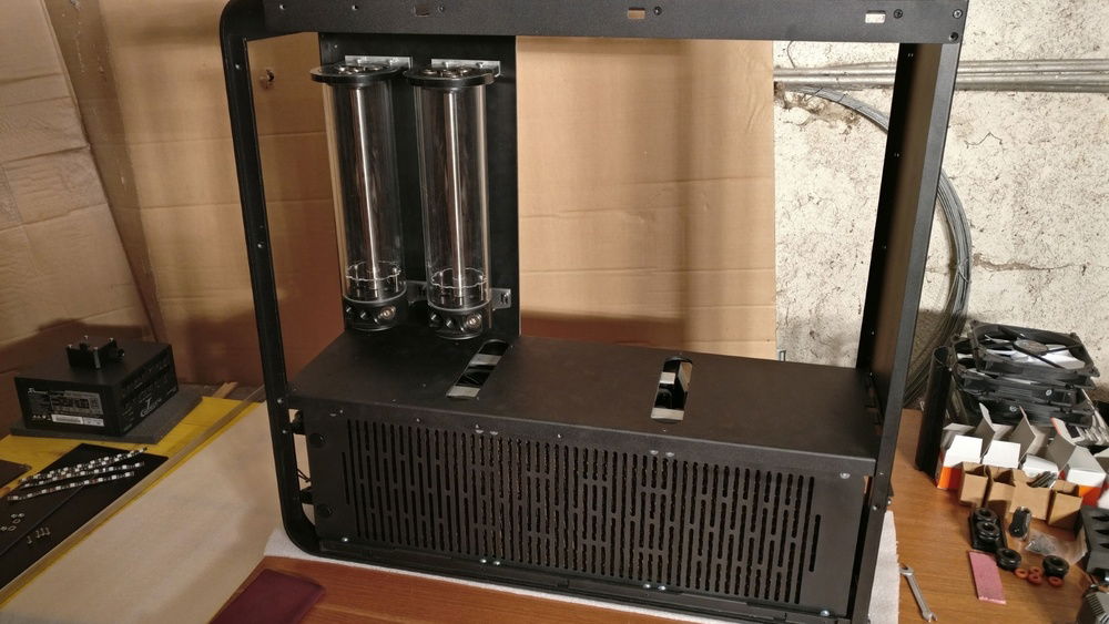 And finally the completely fixated reservoirs. Took me a while to get them in there.