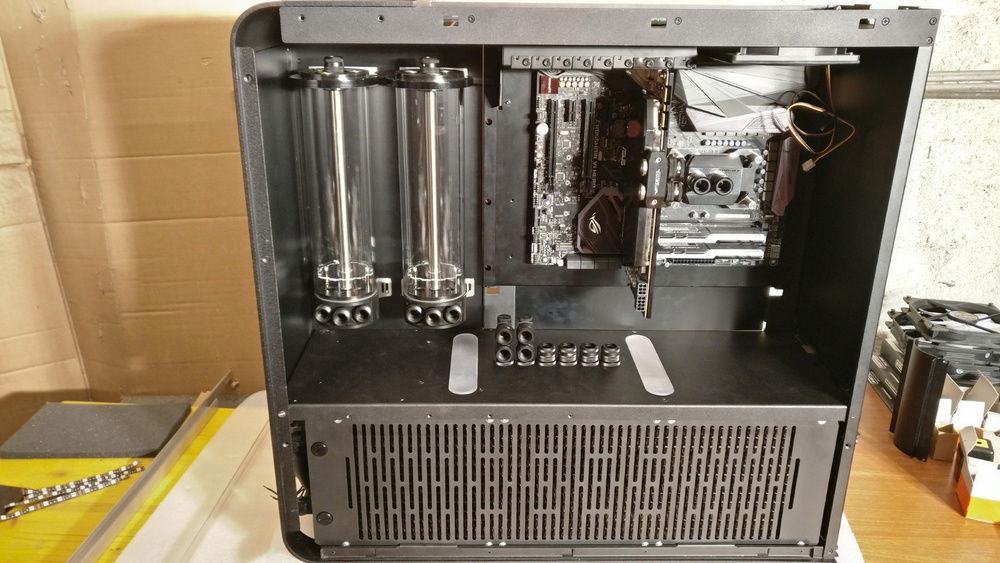 And here's the midplate in the fully assembled case. Looking good so far. :)