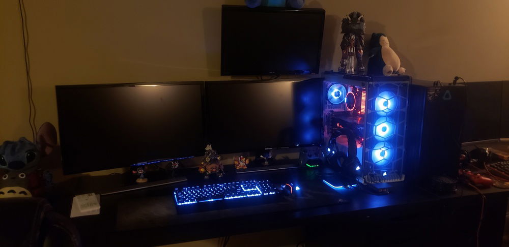 Monitors off to get no glare on the rig