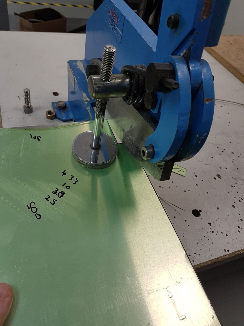 Cutting the sheet metal