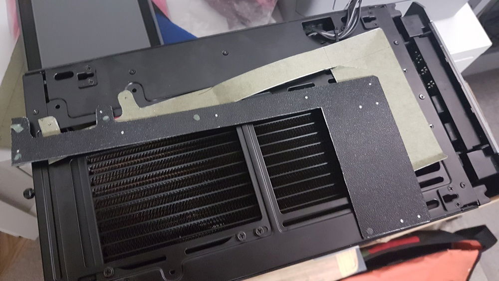 Top radiator block-off plate to optimize airflow