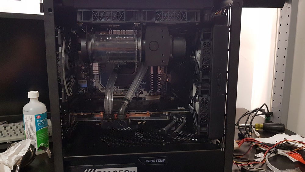 Initial build, before the PSU killed my GPU and D5 pump bunch of hardware :(