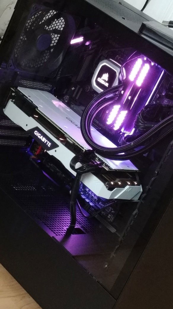 Pink/White light theme.