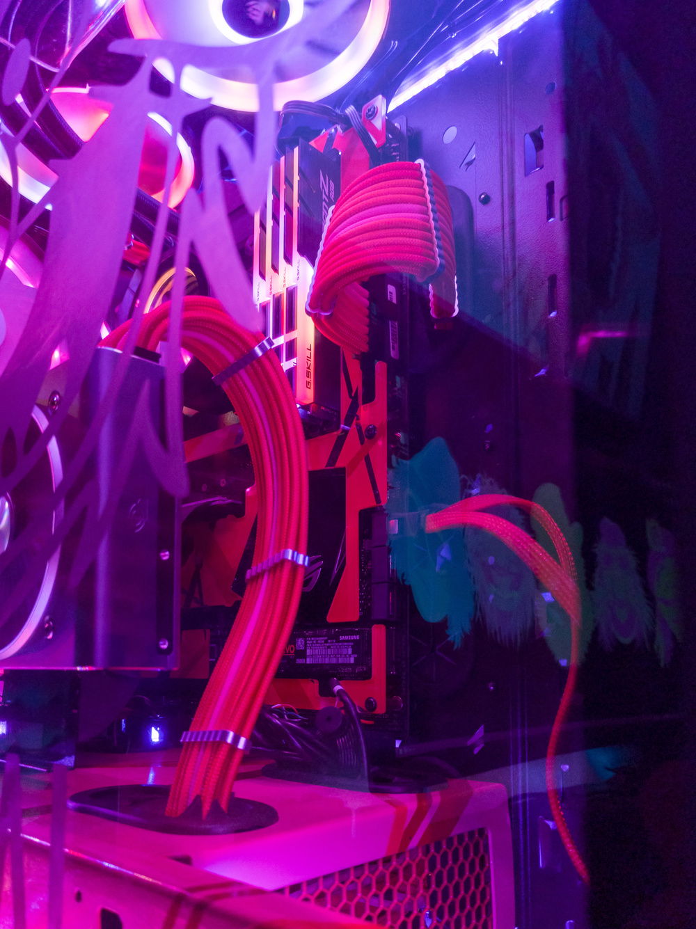 Looking in at the laser cut motherboad shroud.