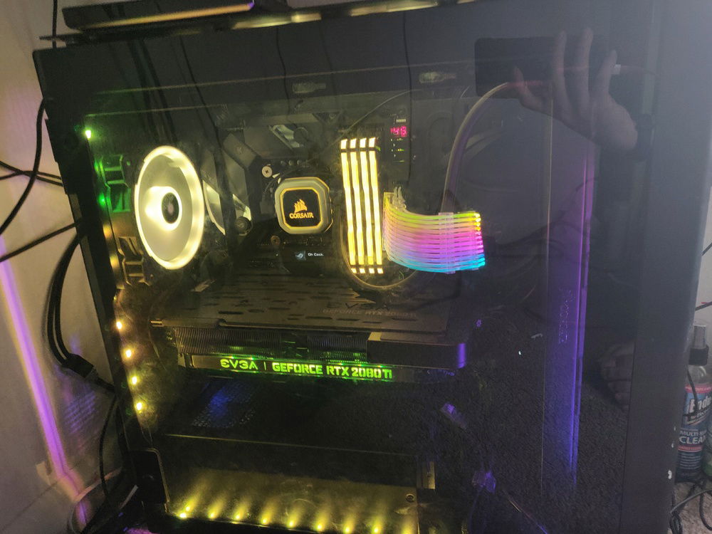 During a Rainbow Six Seige gaming session, temperature seems good: yellow = below 80-degree Celcius.