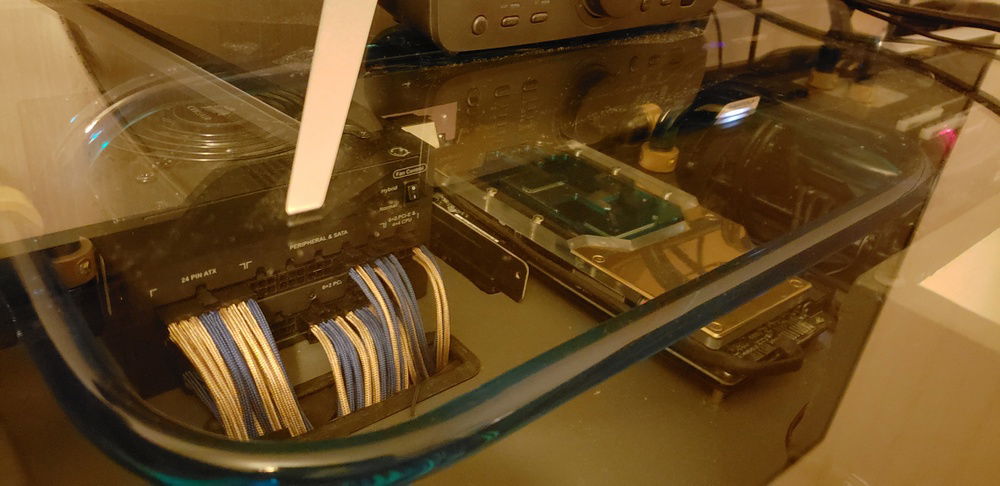 A closer look at the left inside with the PSU and the custom CableMod cables are in the foreground.