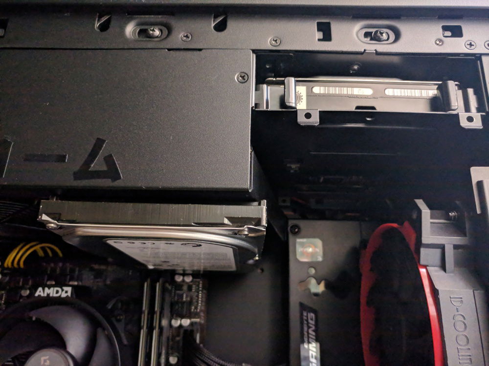 two of the 3 hdds shown.not taped but hard mounted to the shroud.one of the hdds are above the caddy equipped drive