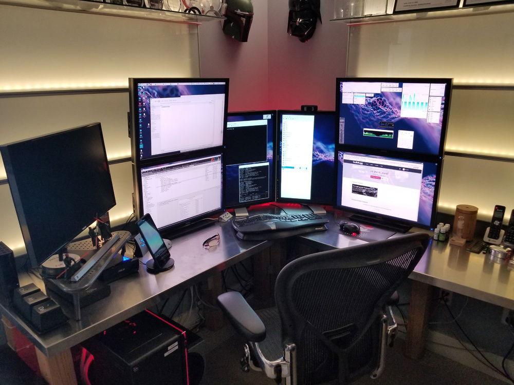 6 x 24" Dell U2410 Monitors, powered by dual GTX 960s