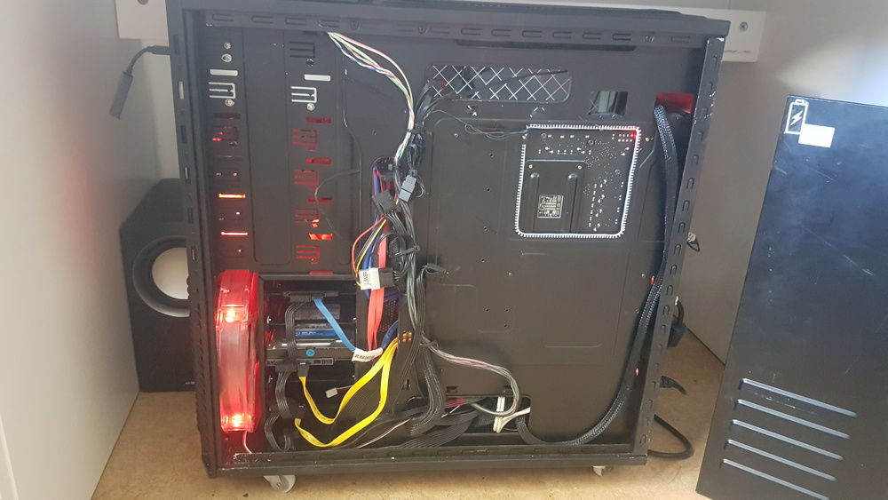 this is my cable management not the best but yeah