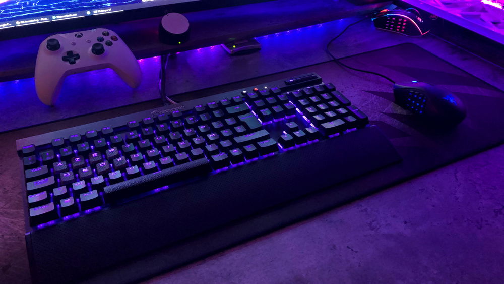 2020 K70 Corsair keyboard + Razer Trinity mouse + Red Dragon M990 mouse + Xbox One controller peripherals.