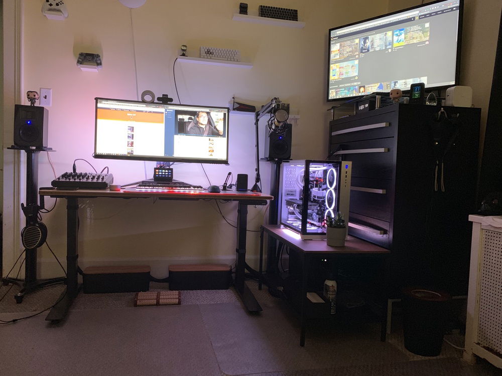 Jarvis Desk at sitting height