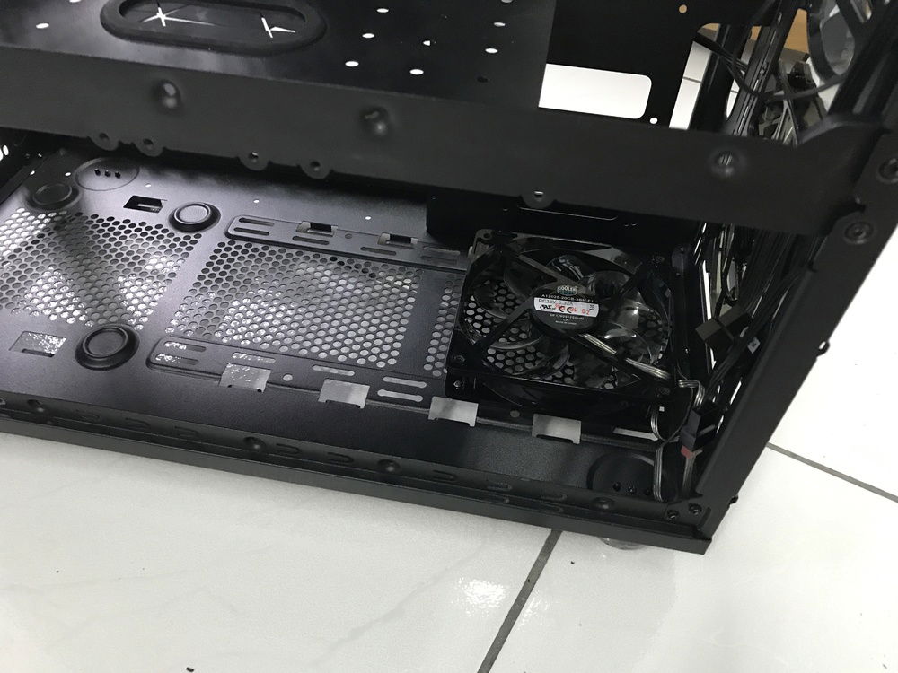 Replaced the Silent Fan 140 with a SickleFlow X 120 Green LED to better match the front fan. Later undone.