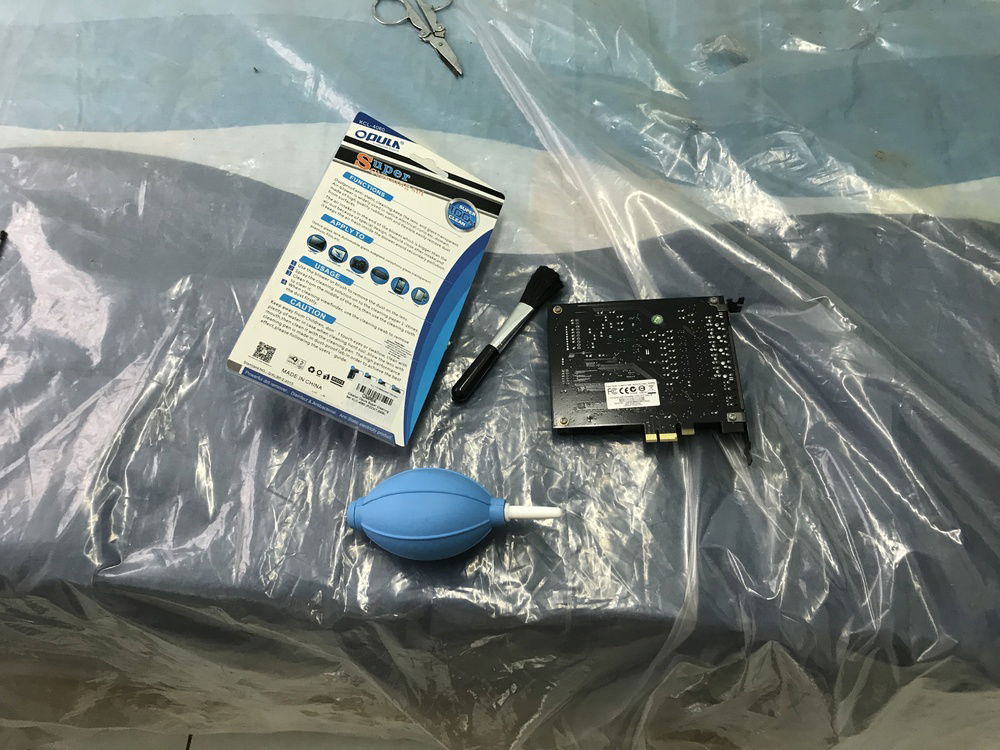 Cleaned the sound card. I hope that brush was anti-static as advertised on the packaging....

Sound card is not yet installed. That can only happen once i get the motherboard into place, which can only happen once i get the CPU, memory and SSD into place.