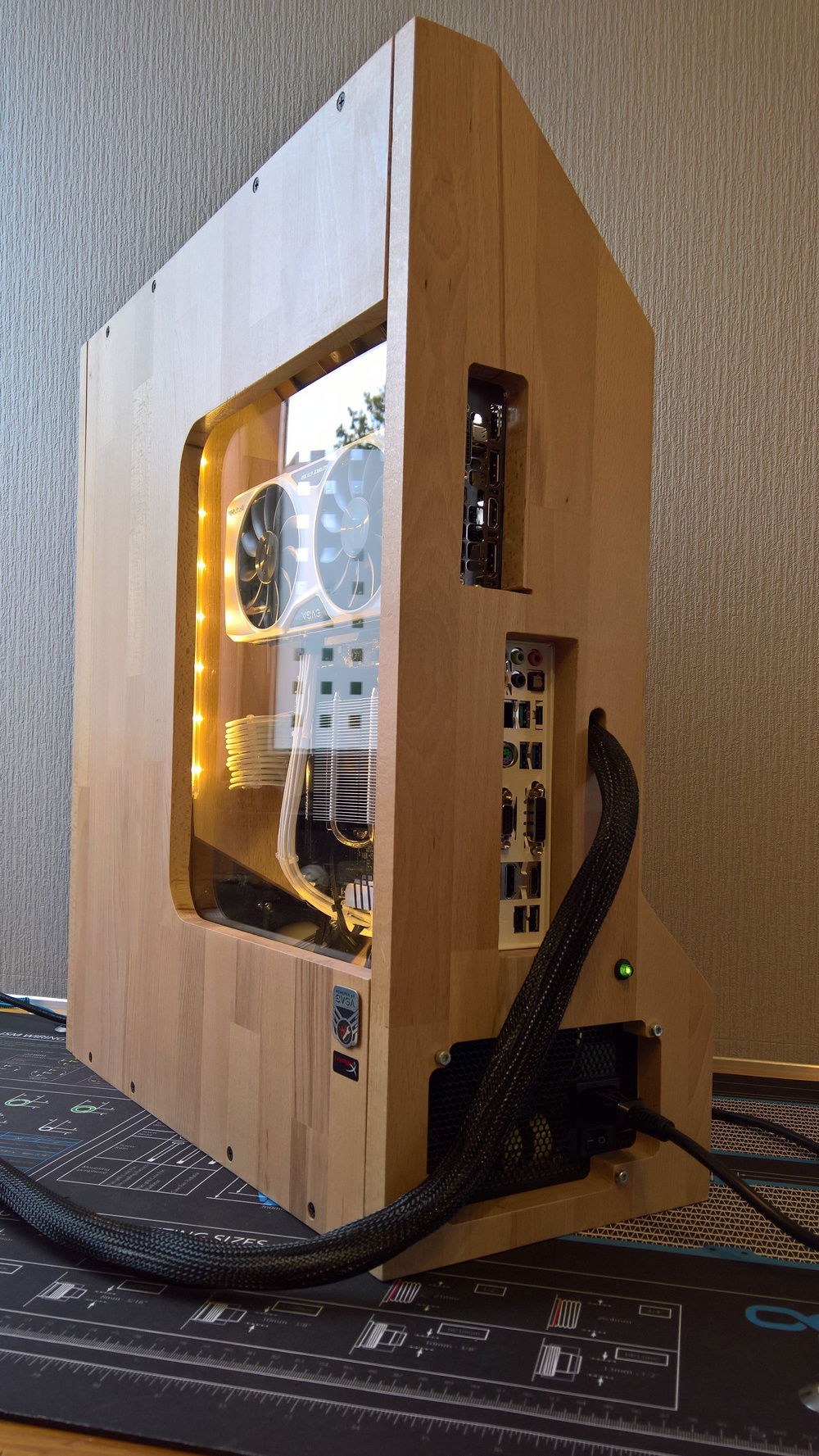 View from the rear (the green LED button is to turn on/off the case lighting)