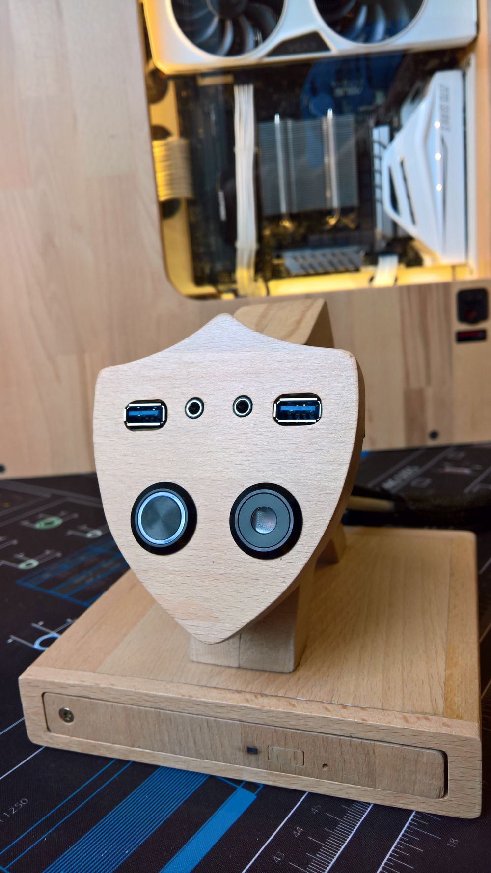 Integrated the front USB 3.0, audio input and output, on/off and reset buttons and power and drive activity light in the shield of the samurai.