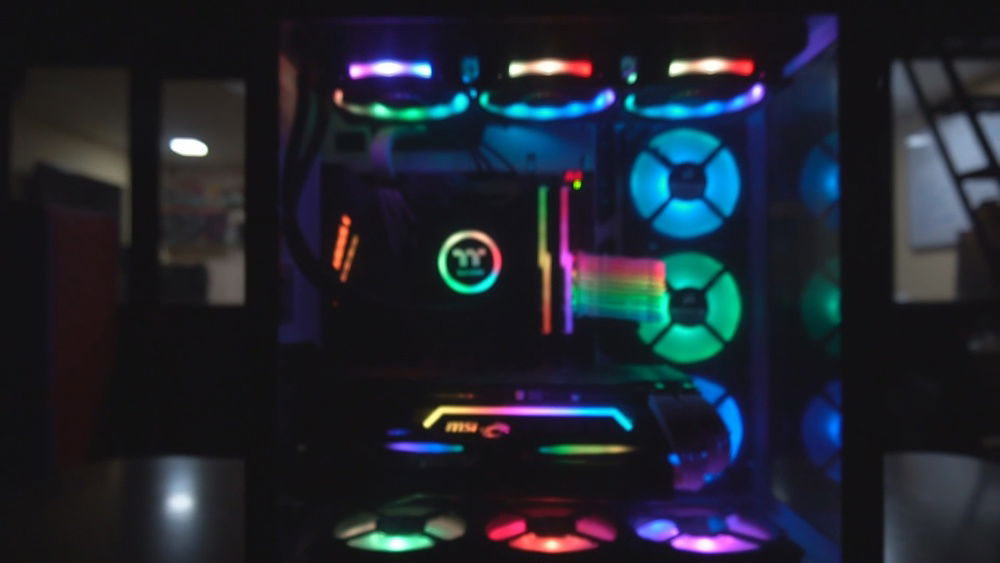 Tried doing the blurry lights effect. but then realised i spent all the money on the build so had nothing left for a decent camera to let the effect happen