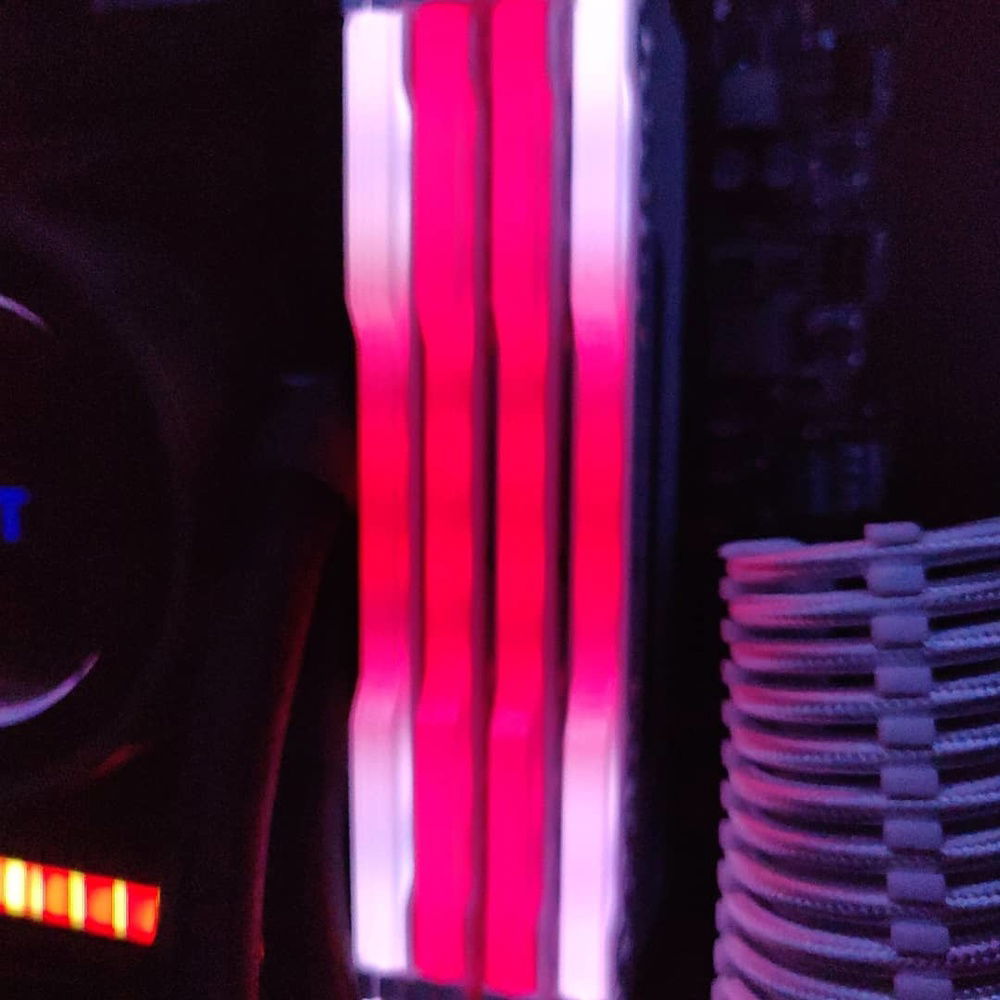 32GB Corsair Vengeance RGB Pro as England Flag