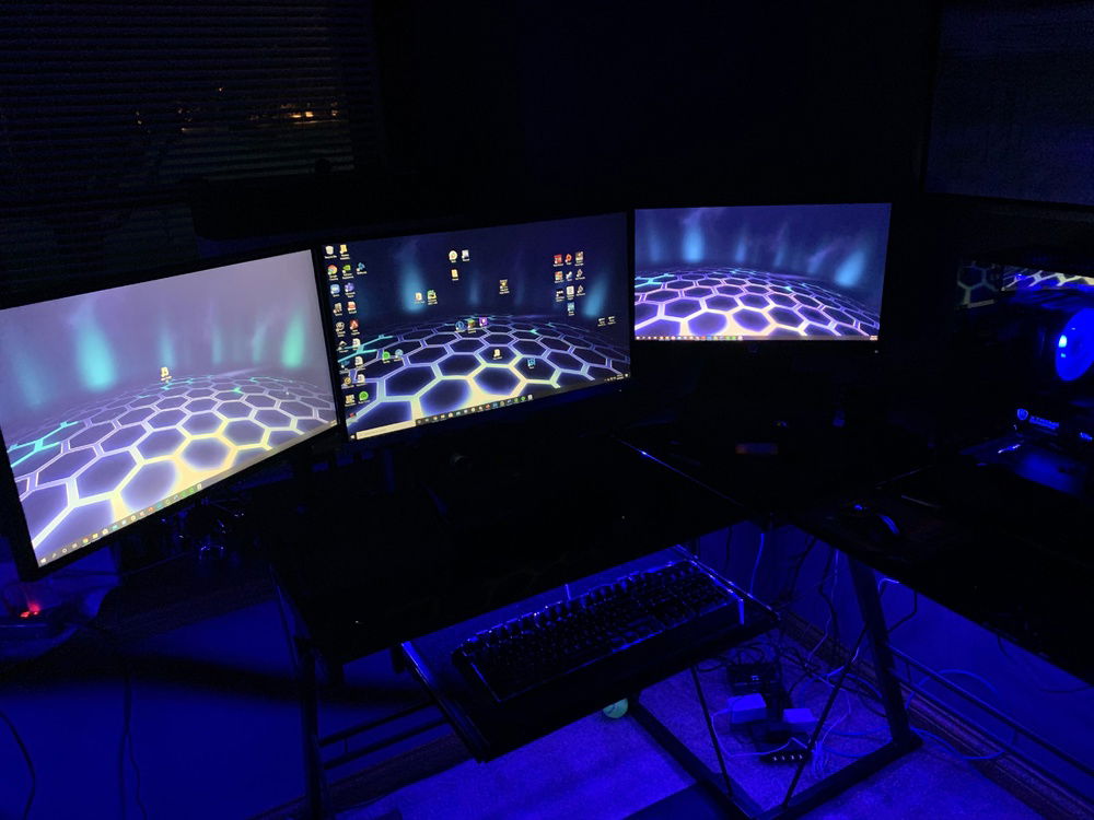 Added 3rd monitor and Hue lights  (don't mind the discoloration of the far left monitor was just the photo angle :p)