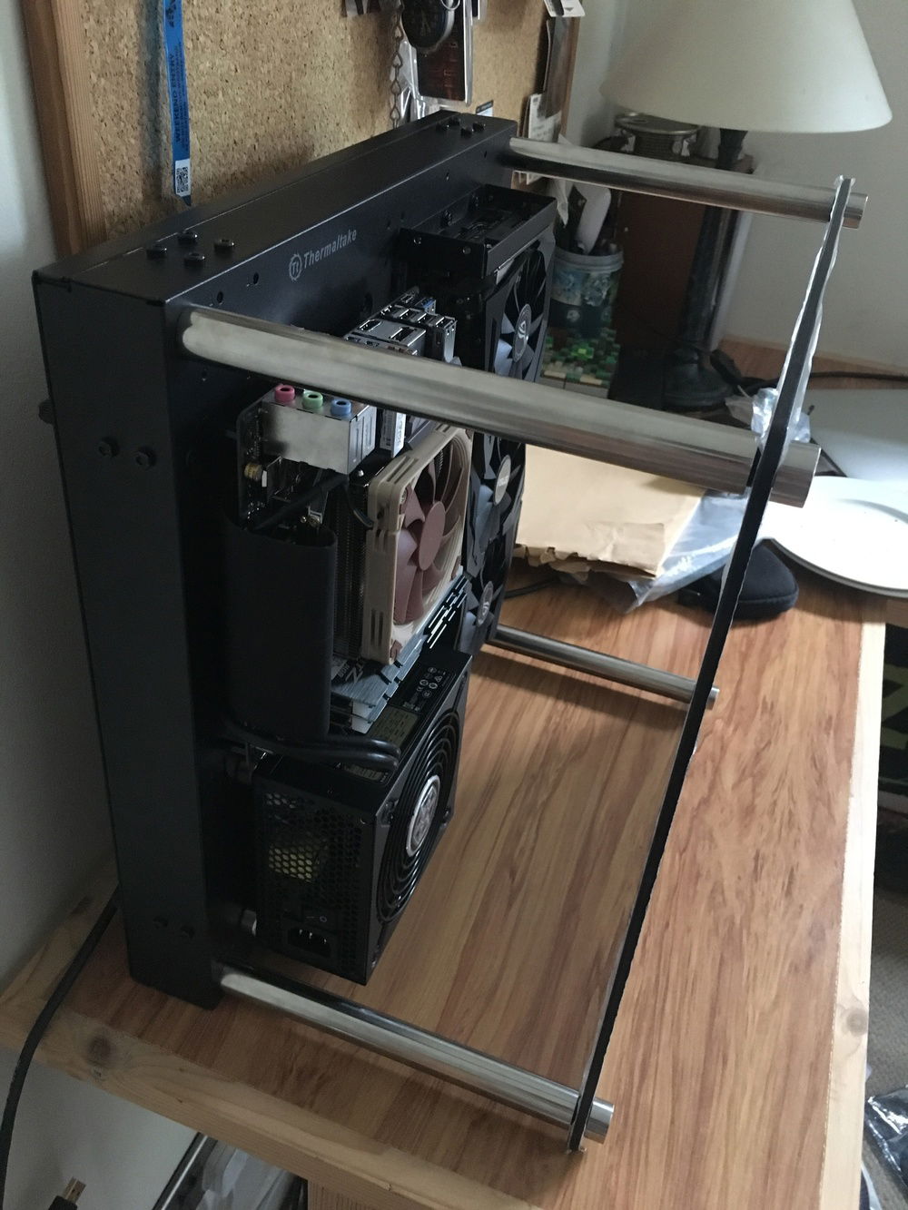 This really shows how silly the rods looks with all the components mounted flat to the case.