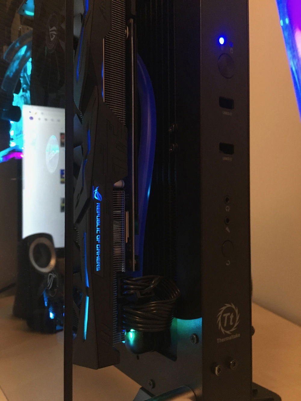 Another beauty shot with a bit of reflection in the glass panel.