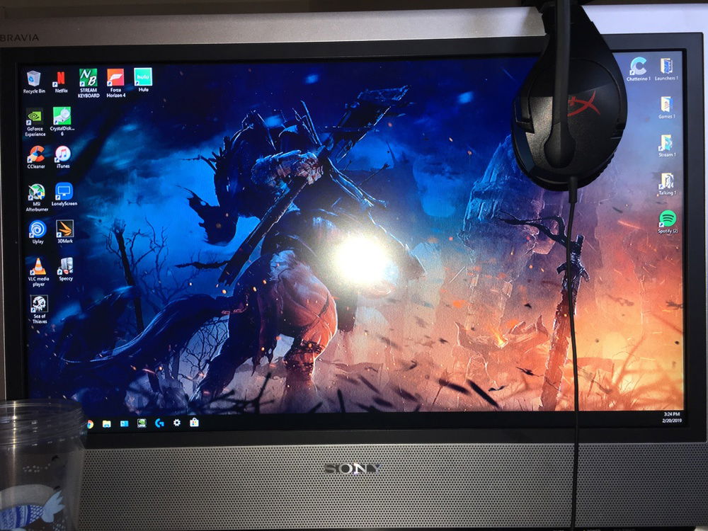 Small sony tv. Res 1366x768. I have it set to 1824x1014 to fit more stuff when i'm streaming