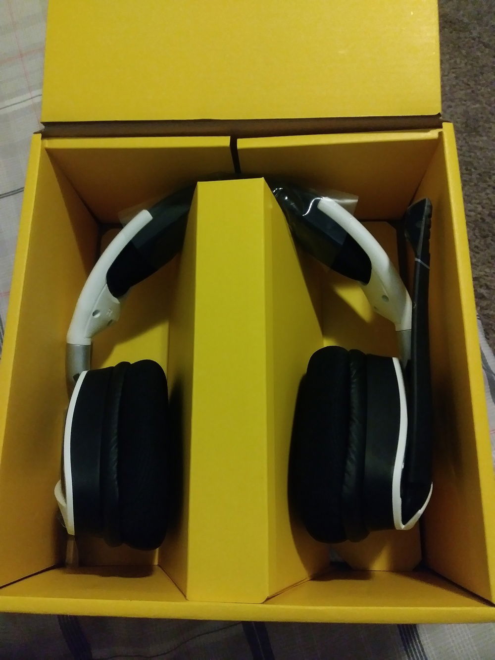 VOID Pro Wireless RGB Unboxed