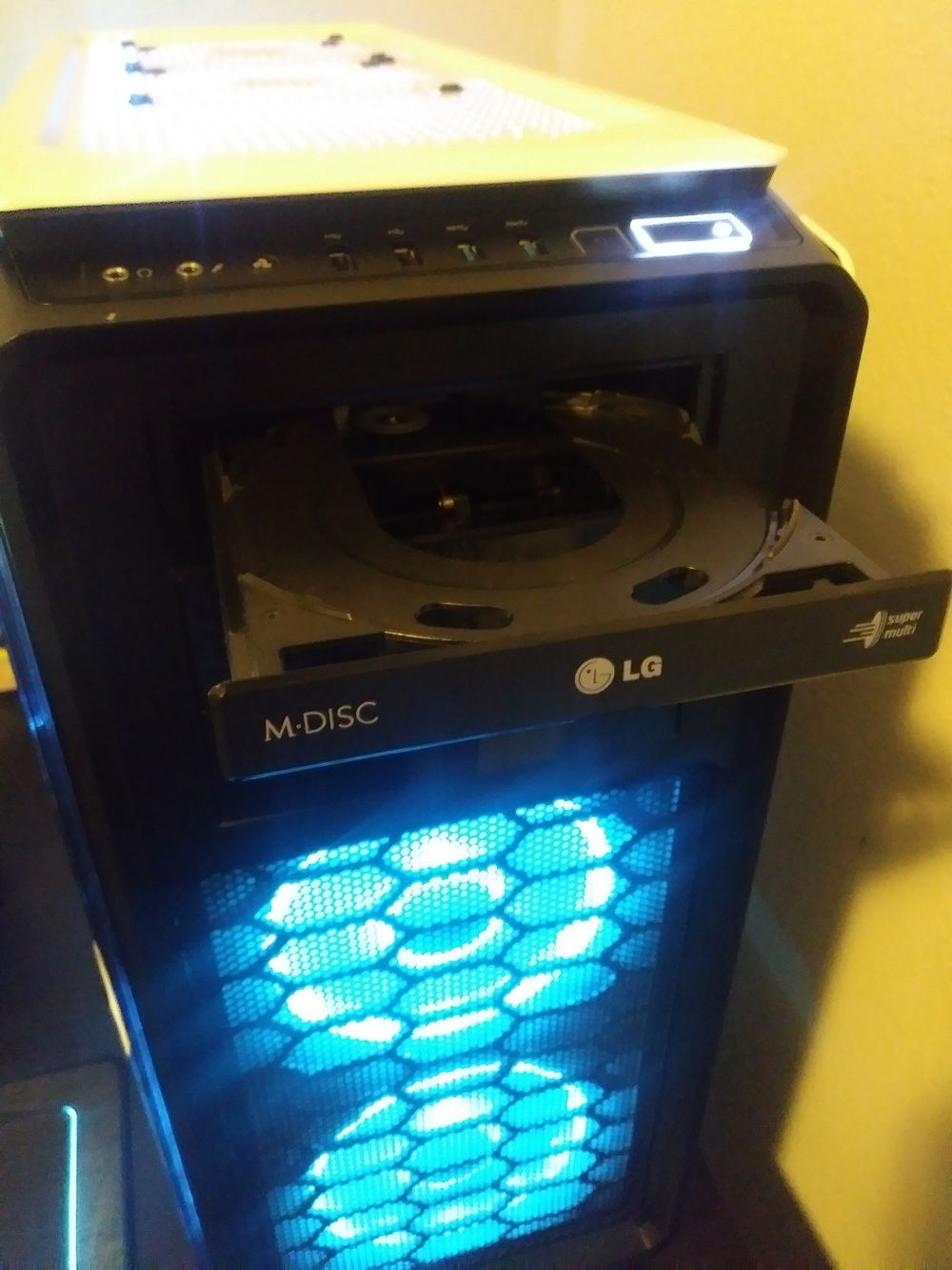 CD/DVD Combo Drive (GH24NSC0) [Opened In-Stealth Bay]