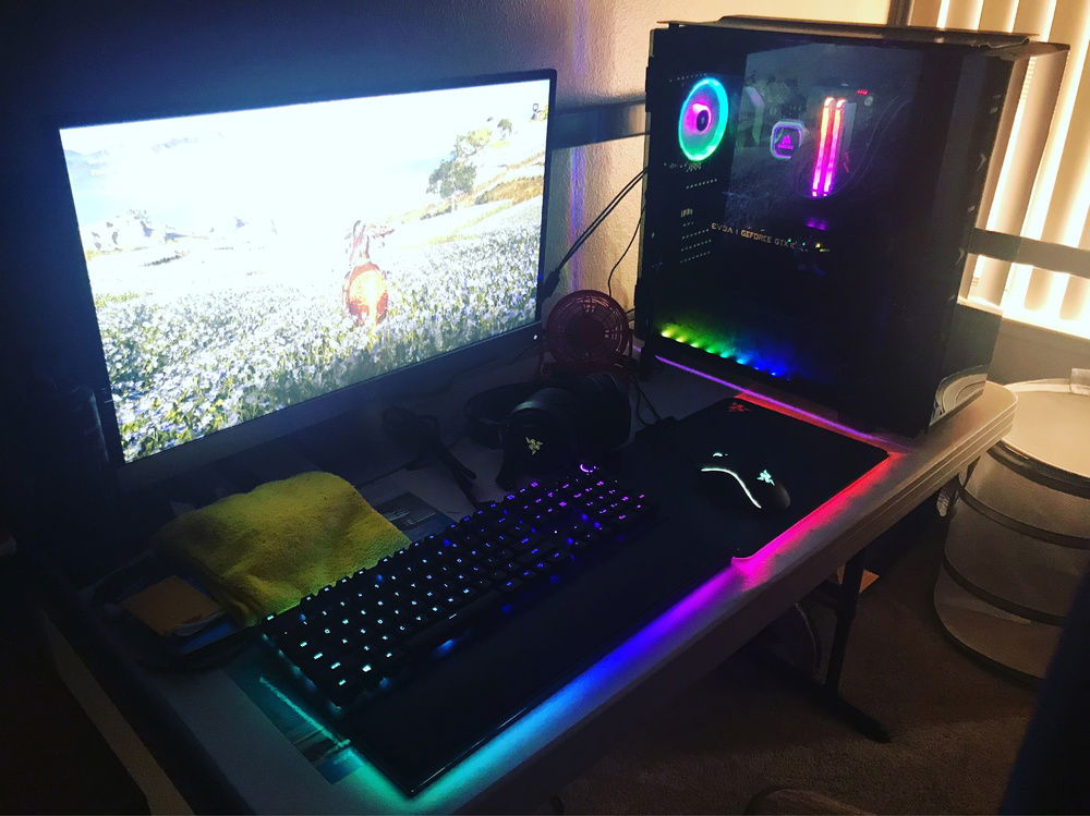 This is my #SchoolGamingRig build. IDC about the table mess because I usually study in front of it ;)